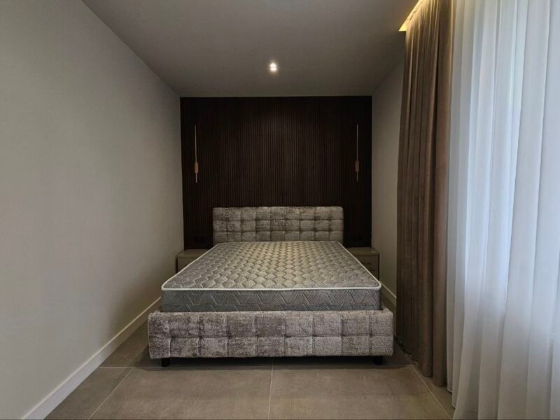 Casa cu 3 camere. Teren 5 ari. Colonita