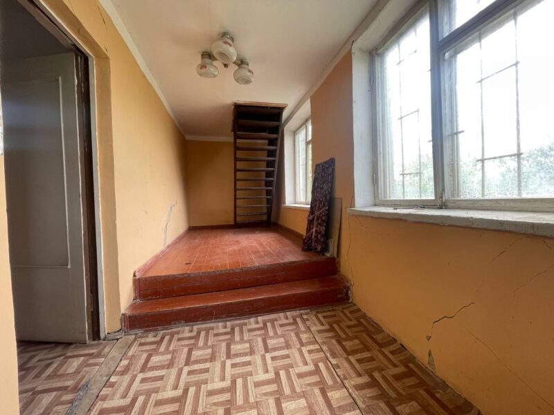 Casa, vila la Danceni. Teren 6 ari