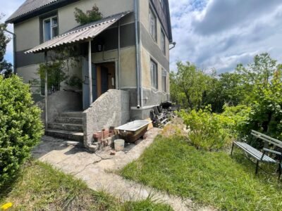 Casa, vila la Danceni. Teren 6 ari